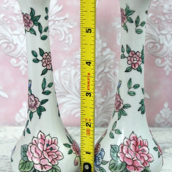 Vintage Macau Porcelain Bud Vases: 2 Hand-Painted Floral Chinoiserie - Picture 7 of 8